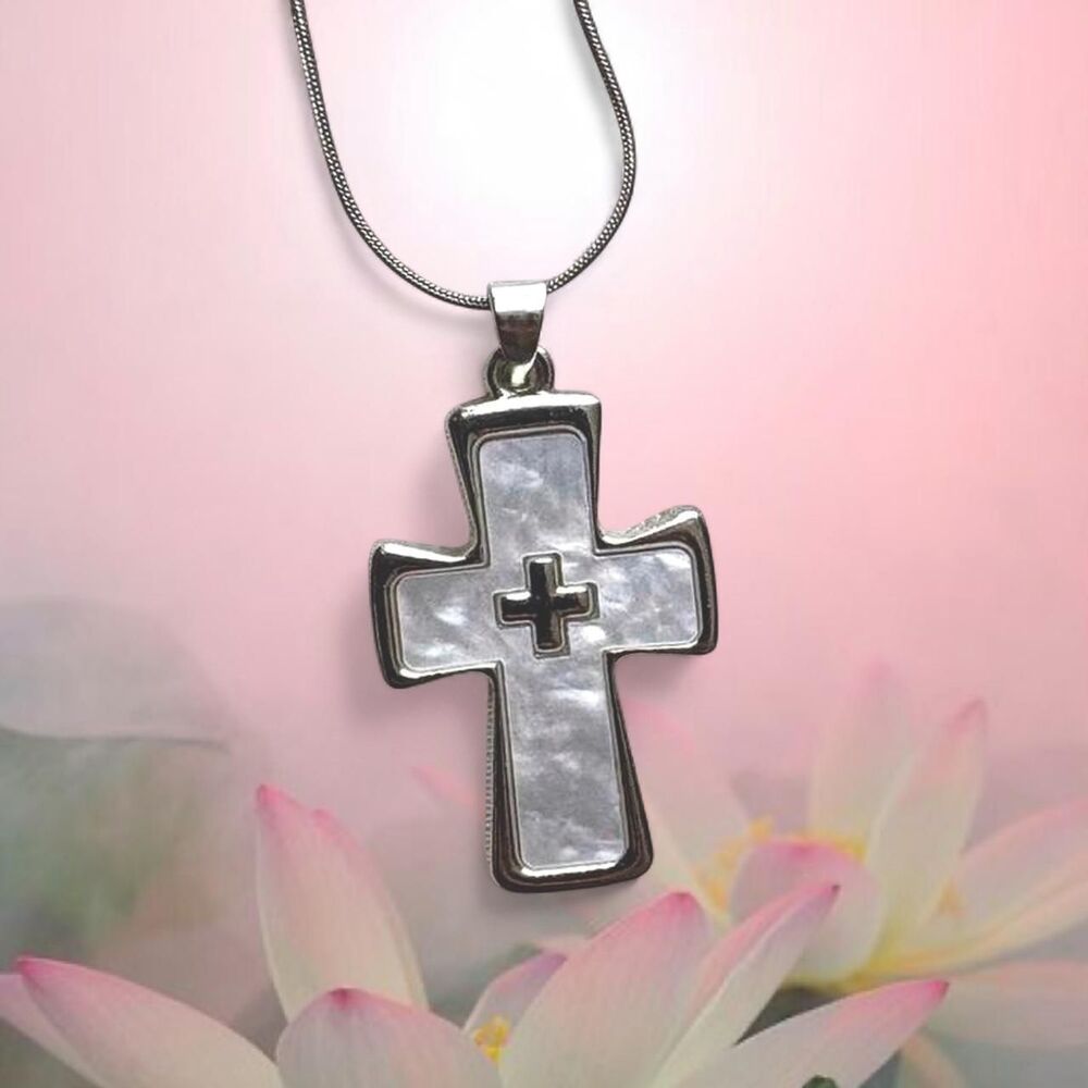 ꧁ᬊᬁ y2k style white and silver simple cross necklaceᬊ᭄꧂